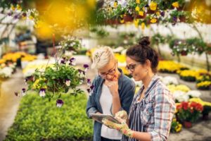 Landscape_Garden_Girls_Chatting