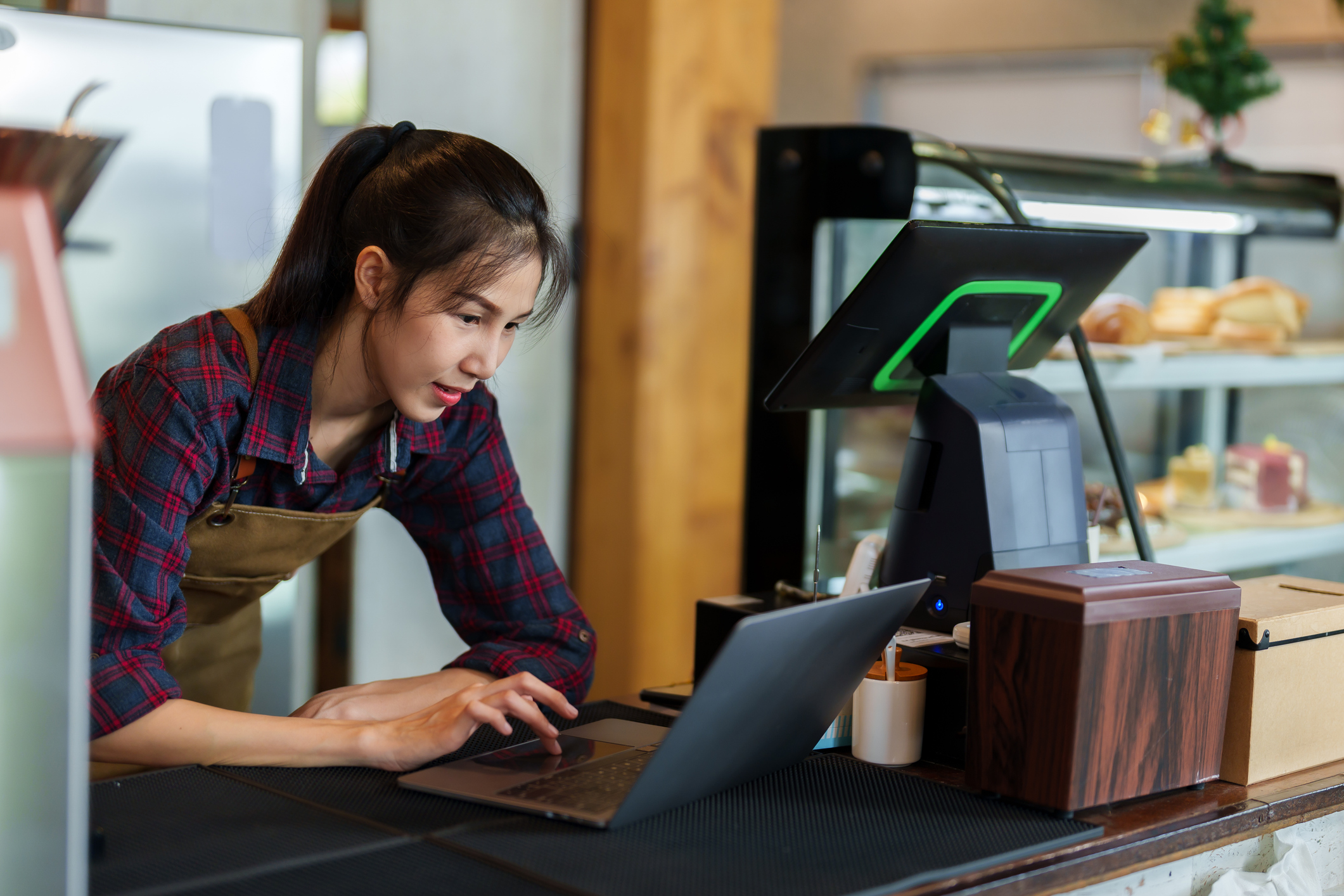 How to get and respond to online reviews for your small business.